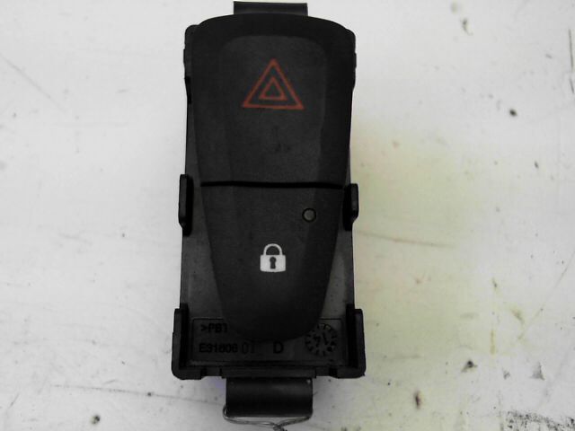 Bouton de warning DACIA SANDERO 1.5 dCi 75ch FAP LaurÃ©ate Diesel - 1