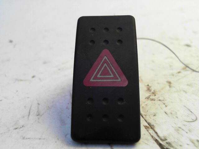 Bouton de warning SUZUKI SWIFT Essence - 1