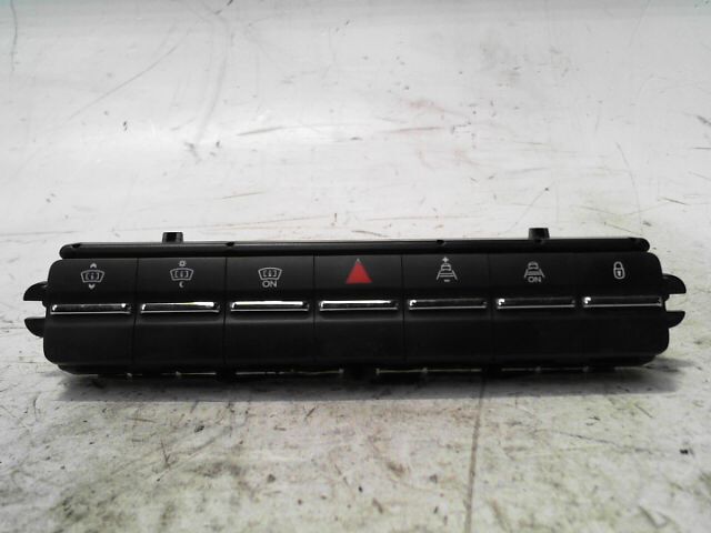 Bouton de warning PEUGEOT 5008 Diesel - 1
