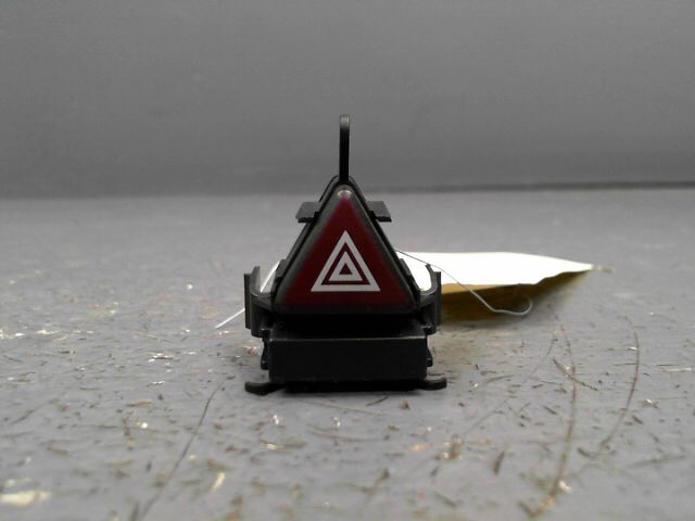 Bouton de warning MERCEDES CLASSE A A 200 Classic Essence - 1