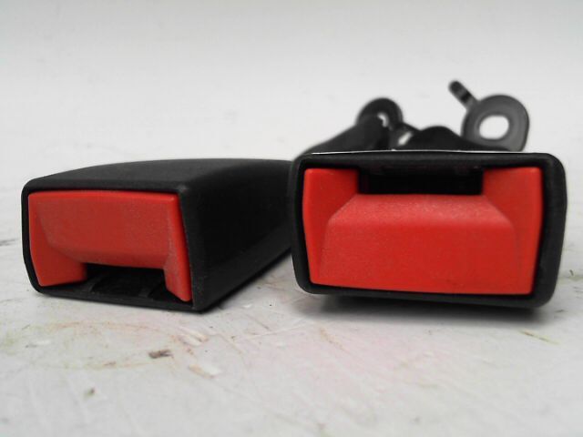 Attache ceinture arriere gauche CITROEN C3 1.6 HDi 75ch FAP Feel Edition Diesel - 1