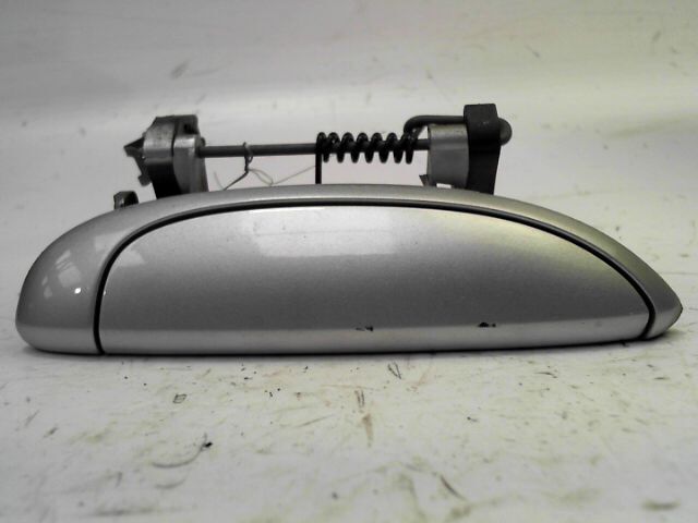 Poignee porte avant droit RENAULT CLIO 1.2 16v 75cv Essence - 1