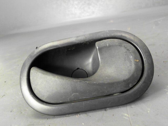 Poignee interieur avant droit RENAULT KANGOO 1.5 dCi 85ch Confort Diesel - 1