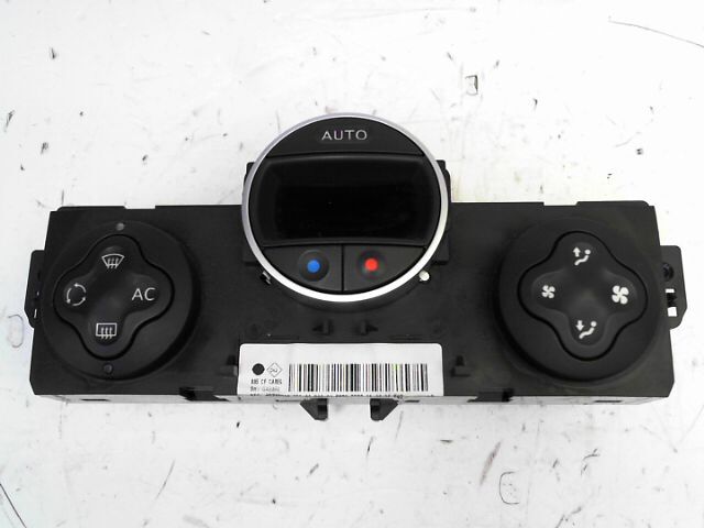 Commande chauffage RENAULT CLIO 1.5 DCi 85ch Confort Expression Diesel - 1