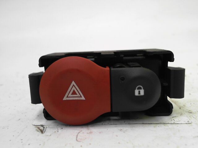 Bouton de warning RENAULT CLIO 1.5 DCi 85ch Confort Expression Diesel - 1