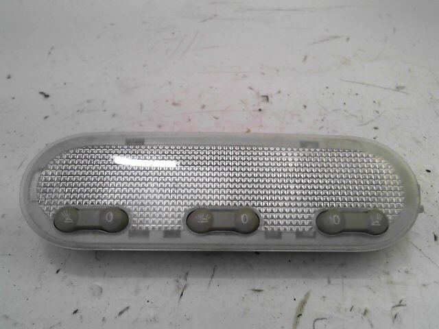 Eclairage de plafonnier RENAULT CLIO 1.5 DCi 85ch Confort Expression Diesel - 1