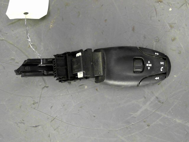 Commande autoradio PEUGEOT 407 Confort 1.6 HDi 16v Diesel - 1