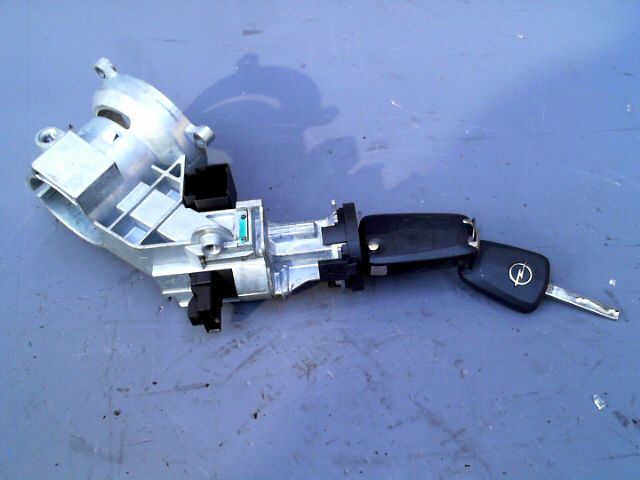 Antivol de direction OPEL CORSA 1.2 Twinport 85ch Edition  - 1