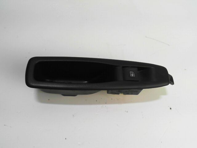 Interrupteur de leve vitre arriere gauche RENAULT CLIO 1.2i 16v 75ch Euro Life Essence - 1
