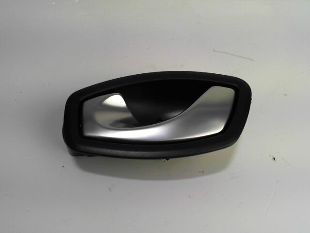 Poignee interieur avant gauche RENAULT CLIO 1.2i 16v 75ch Euro Life Essence - 1