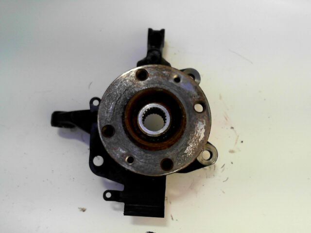 Fusee avant droit RENAULT CLIO 1.2i 16v 75ch Euro Life Essence - 1