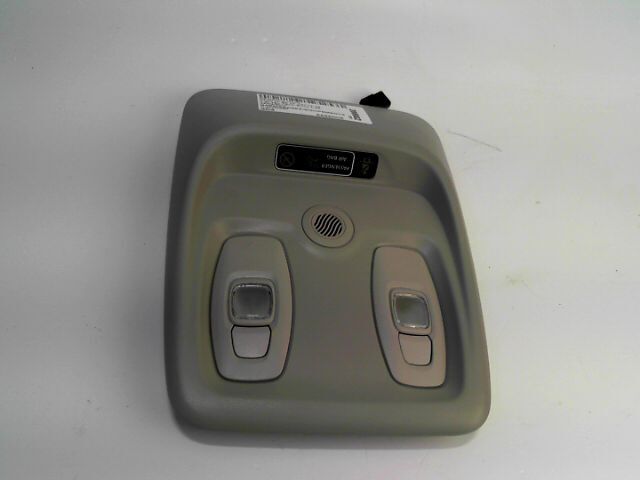 Eclairage de plafonnier RENAULT CLIO 1.2i 16v 75ch Euro Life Essence - 1