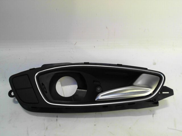 Poignee interieur avant droit AUDI A1 Diesel - 1