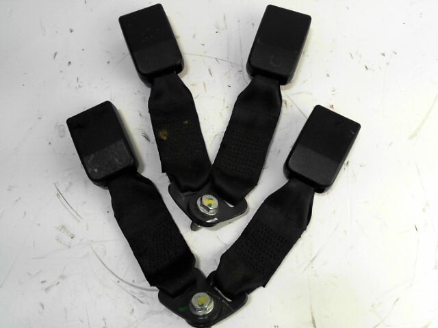 Attache ceinture arriere gauche DACIA SANDERO 1.5 dCi 70 Stepway Diesel - 1