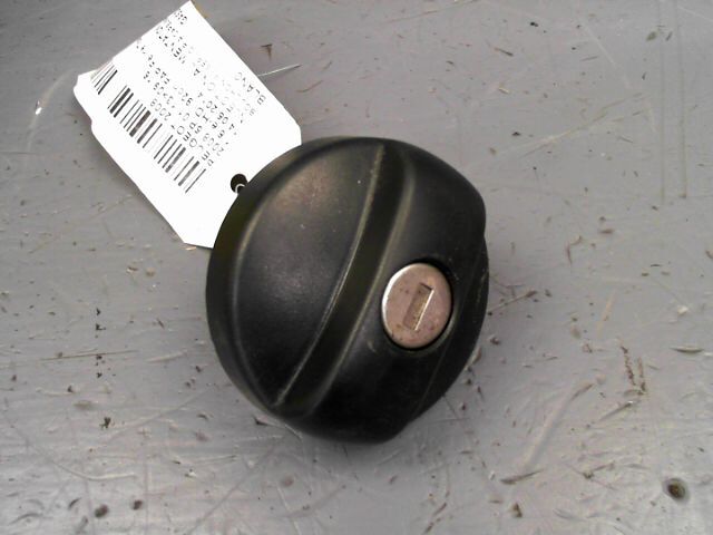 Bouchon de carburant PEUGEOT 2008 1.6 e-HDi 92ch FAP FÃ©line Titane Diesel - 1