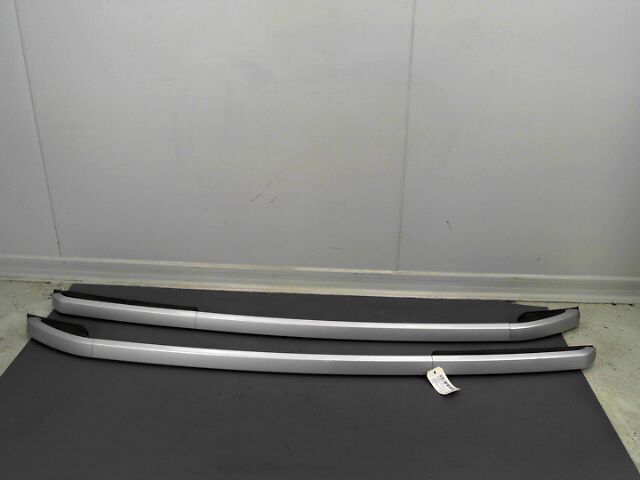 Barres de toit PEUGEOT 2008 1.6 e-HDi 92ch FAP FÃ©line Titane Diesel - 1