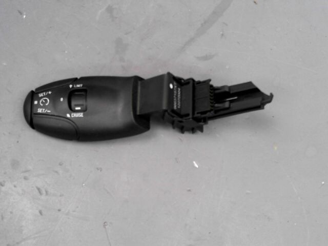 Commande regulateur vitesse PEUGEOT 2008 1.6 e-HDi 92ch FAP FÃ©line Titane Diesel - 1