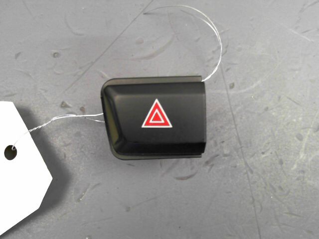 Bouton de warning PEUGEOT 2008 1.6 e-HDi 92ch FAP FÃ©line Titane Diesel - 1