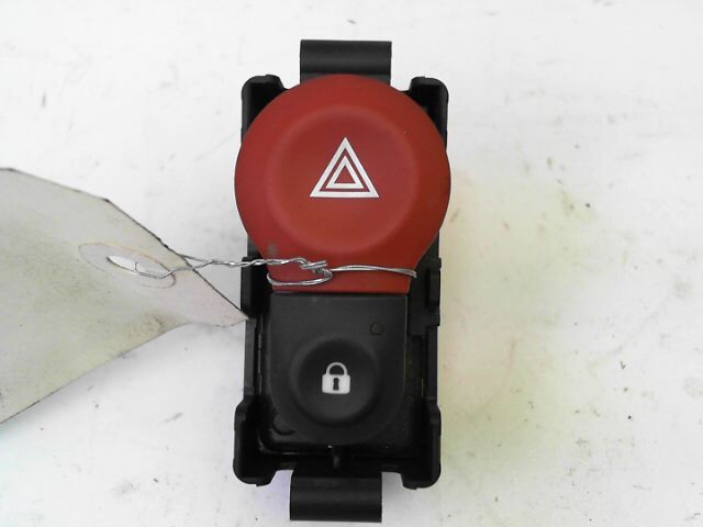 Bouton de warning RENAULT KANGOO 1.5 dCi 85ch PrivilÃ¨ge Diesel - 1