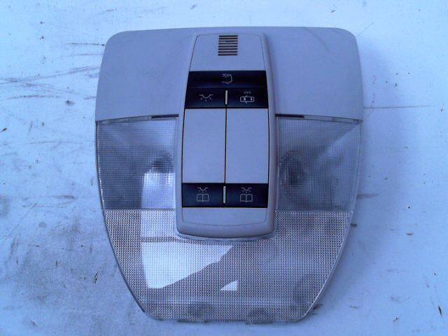 Eclairage de plafonnier MERCEDES CLASSE B B 180 CDi FAP Design Diesel - 1