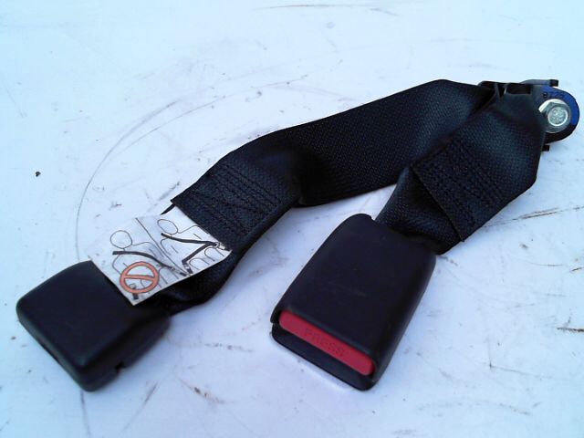 Attache ceinture arriere droit OPEL AGILA 1.0i 65ch ecoFLEX Essentia Essence - 1