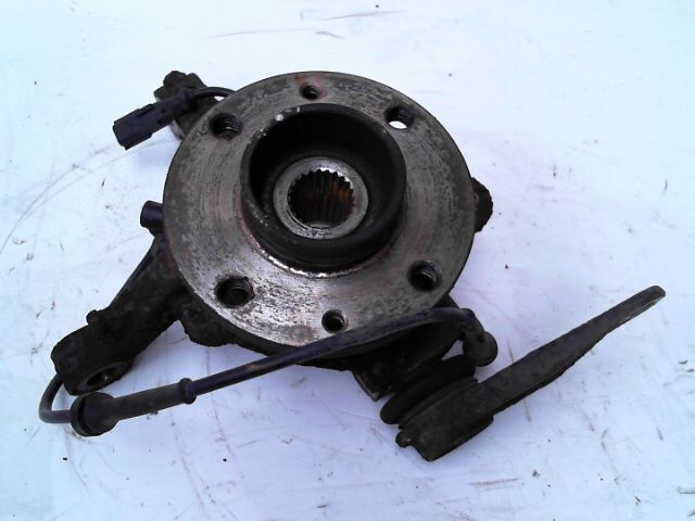 Fusee avant droit RENAULT TWINGO 1.2i LEV 16v 75ch Authentique Essence - 1