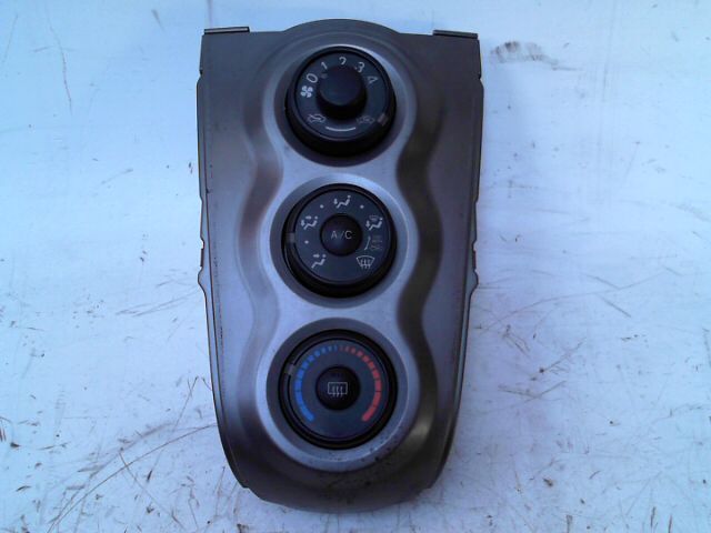 Commande chauffage TOYOTA YARIS 1.0 VVT-i Essence - 1