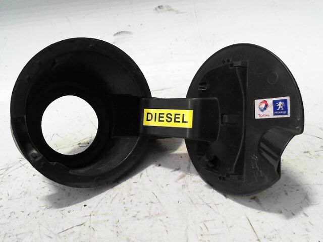 Trappe d'essence PEUGEOT 3008 1.6 HDi 110 FAP Premium Diesel - 1