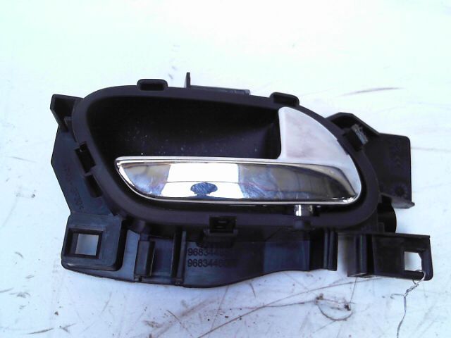 Poignee interieur avant droit PEUGEOT 3008 1.6 HDi 110 FAP Premium Diesel - 1