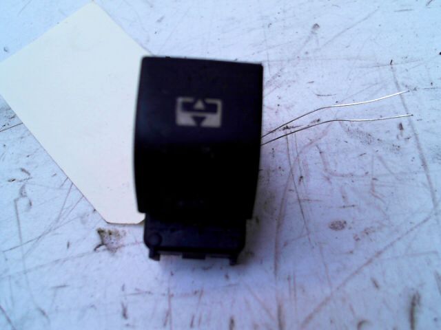 Interrupteur de capote PEUGEOT 3008 1.6 HDi 110 FAP Premium Diesel - 1
