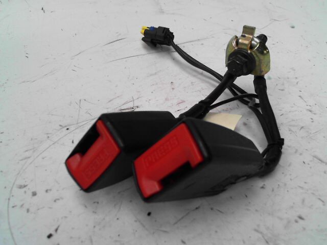 Attache ceinture arriere gauche CITROEN C5 2.2 HDi 136ch FAP Exclusive Auto Diesel - 1