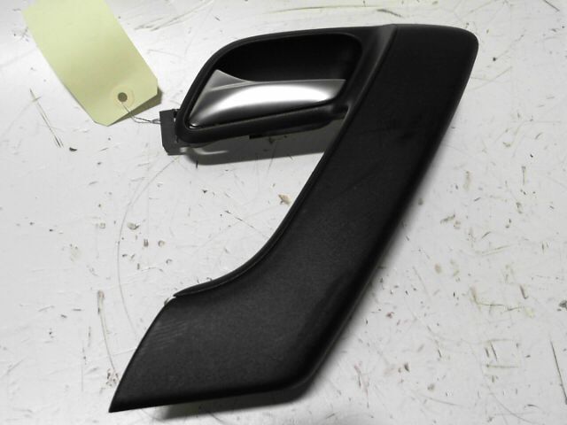 Poignee interieur arriere gauche VOLKSWAGEN POLO 1.6 TDi 90ch CR FAP Life Diesel - 1