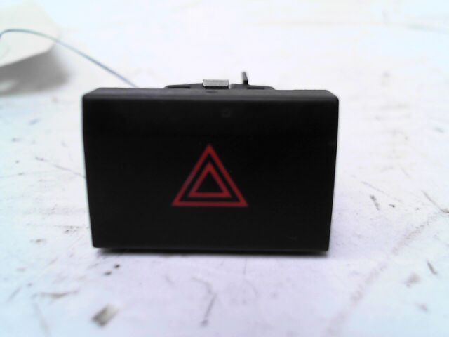 Bouton de warning VOLKSWAGEN POLO 1.6 TDi 90ch CR FAP Life Diesel - 1