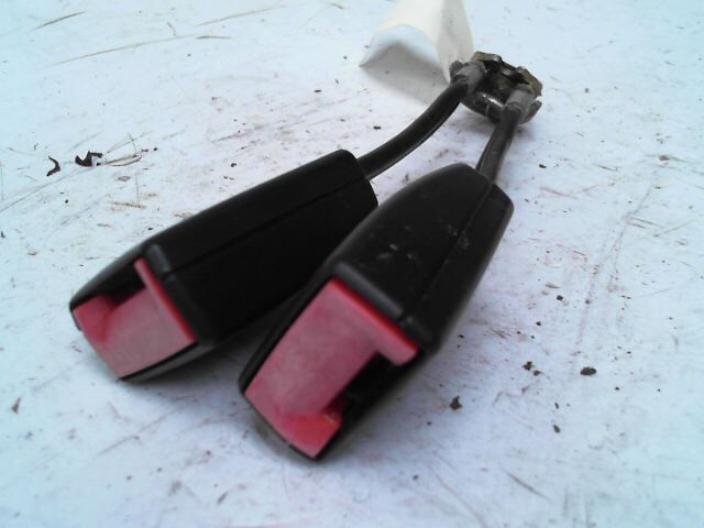 Attache ceinture arriere gauche SEAT LEON 1.9 TDi 150 4 Cupra Diesel - 1