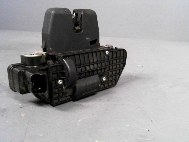 Serrure de hayon CITROEN DS3 1.6 e-HDi FAP Executive Diesel - 1