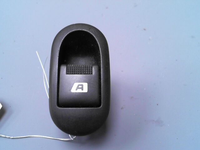 Interrupteur de leve vitre avant gauche CITROEN C3 1.4 HDi 70 Collection Diesel - 1