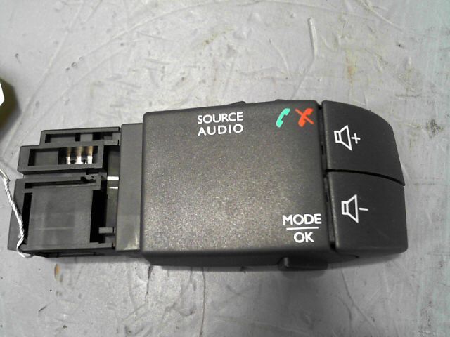 Commande autoradio RENAULT CLIO Diesel - 1