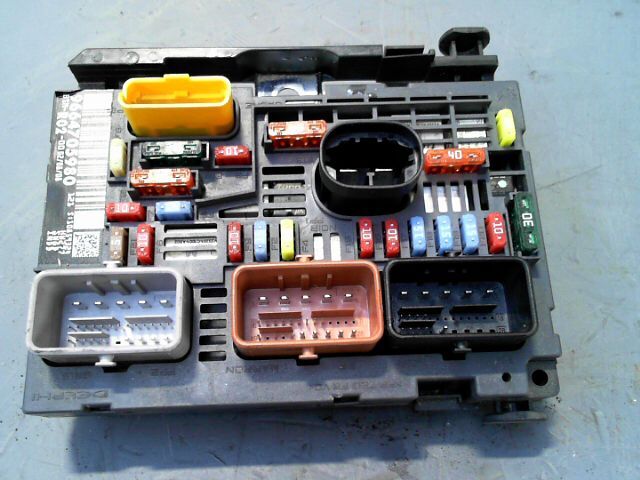 Boitier servitude moteur (BSM) PEUGEOT 407 Confort 1.6 HDi 16v FAP Diesel - 1