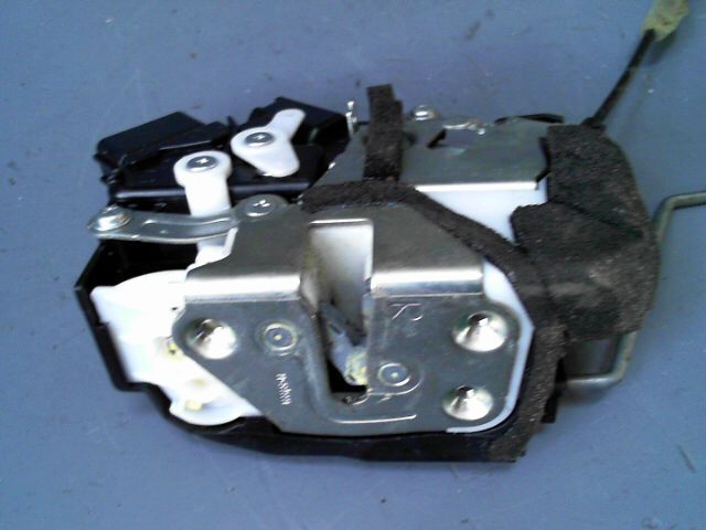 Serrure avant droit MAZDA MAZDA 5 2.0 MZR-CD 110ch Elegance 7 Places Diesel - 1