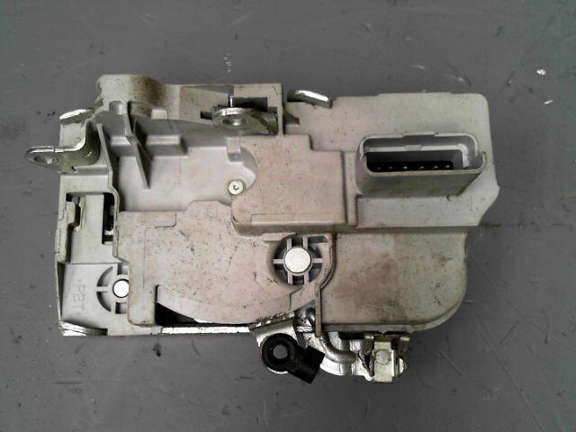 Serrure avant gauche PEUGEOT 3008 1.6 HDi 110 FAP Premium Diesel - 1