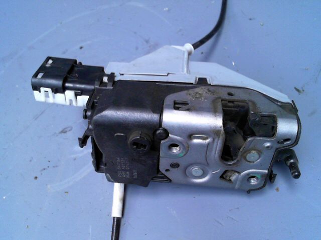 Serrure arriere droit PEUGEOT 308 2.0 HDi 16v FAP 136ch FÃ©line Diesel - 1