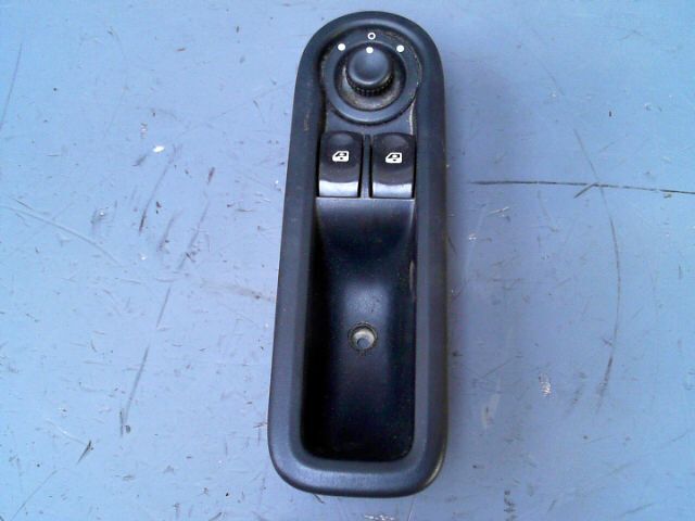 Interrupteur de leve vitre avant droit RENAULT CLIO 1.5 DCi 70ch Pack Authentique Diesel - 1