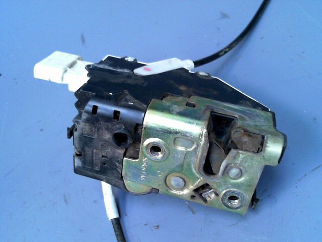 Serrure avant droit PEUGEOT 407 Sport 2.0 HDi 16v 136ch FAP Diesel - 1