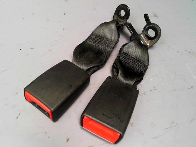 Attache ceinture arriere gauche CITROEN C3 1.4 HDI 70ch Exclusive Diesel - 1