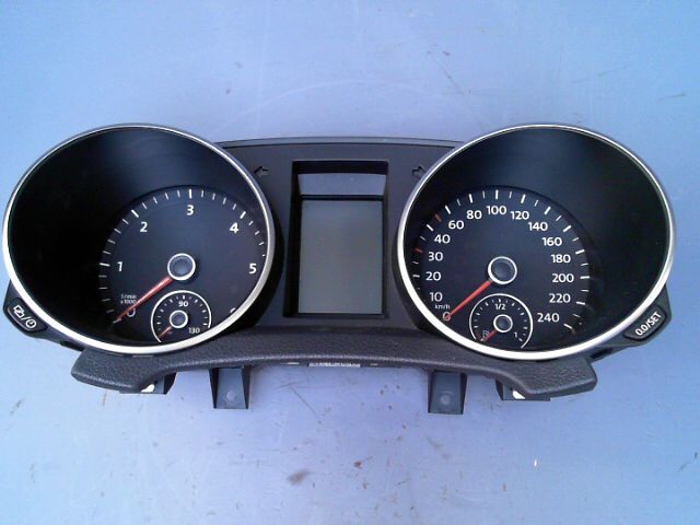 Compteur VOLKSWAGEN GOLF 1.6 TDi 105 FAP CR Trend Diesel - 1