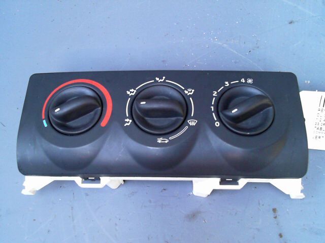 Commande chauffage RENAULT CLIO 1.2 Authentique Essence - 1