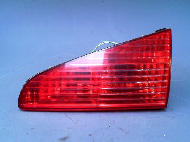 Feu arriere secondaire droit (feux) PEUGEOT 607 2.2e 16v Essence - 1