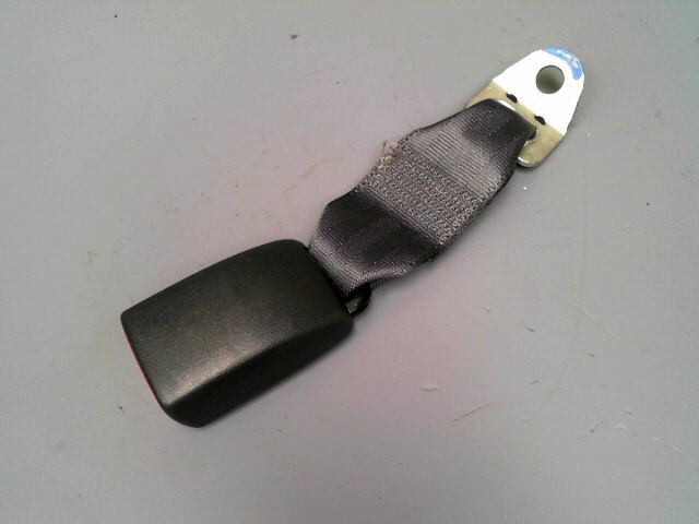 Attache ceinture arriere droit SUZUKI SWIFT 1.3 DDiS 75ch In the City Diesel - 1