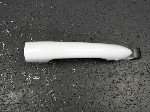 Poignee porte avant gauche RENAULT MODUS 1.6i 16v 110ch Dynamique Essence - 1