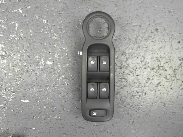 Interrupteur de leve vitre avant gauche RENAULT MODUS 1.6i 16v 110ch Dynamique Essence - 1